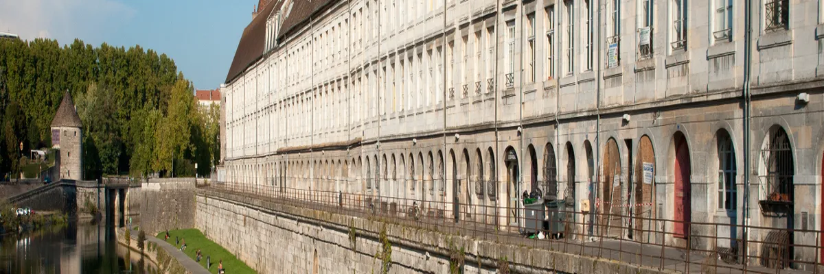 Image Pose abri de piscine Besançon