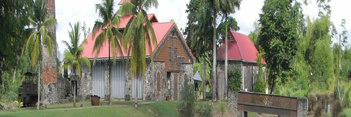 Image Pose abri de piscine Martinique