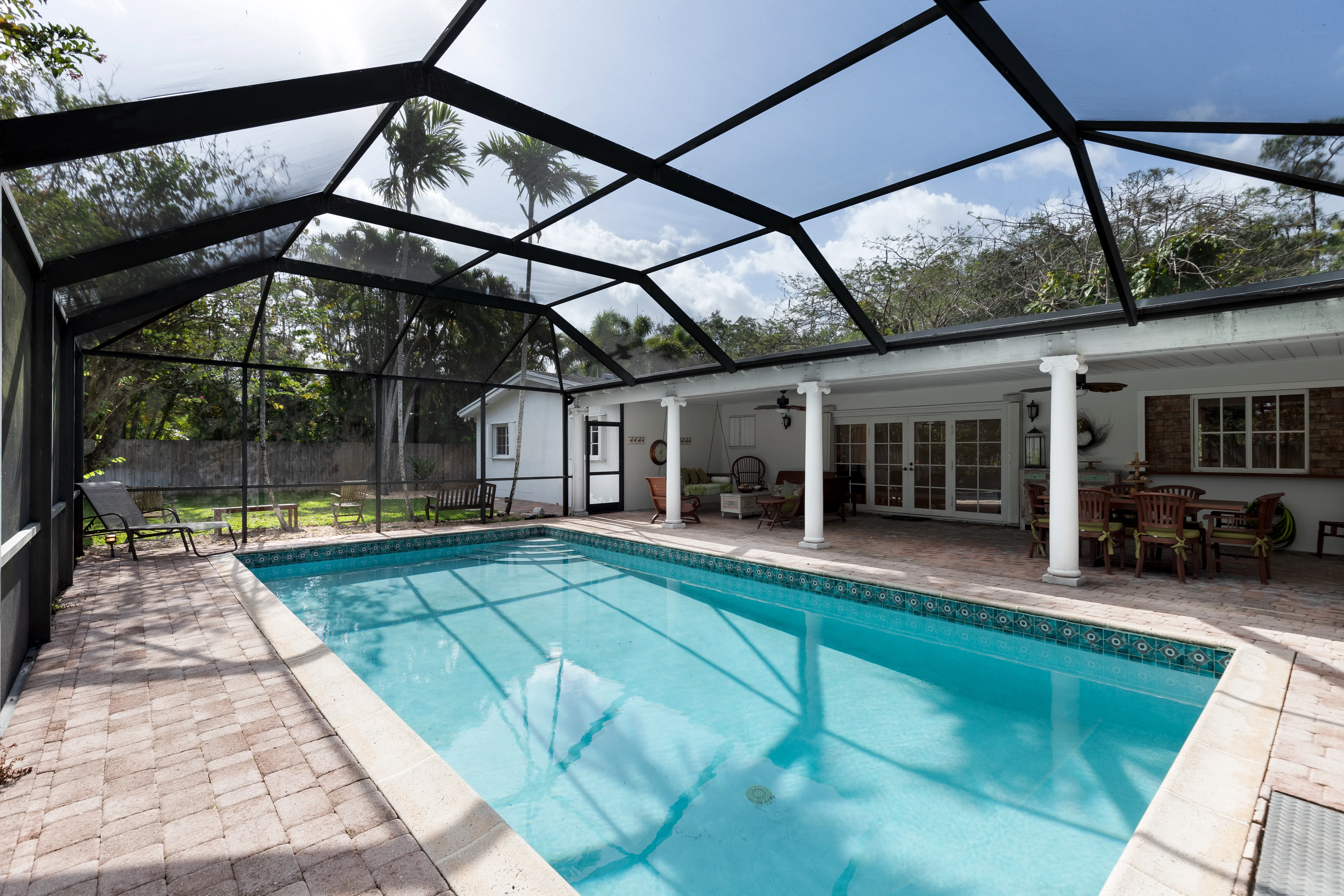 Image pose abri de piscine 3 abri piscine aluminium